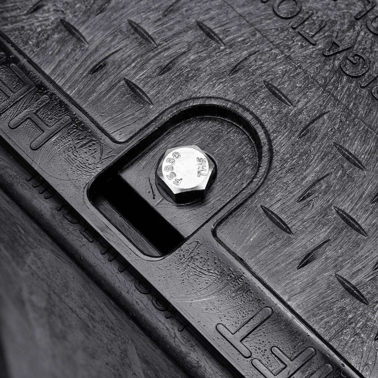 Closeup view of the inside reinforced edges on the NDS 14 in. X 19 in. Rectangular Pro-Spec® Series Valve Box and Cover (NDS 313BCBBLK)
