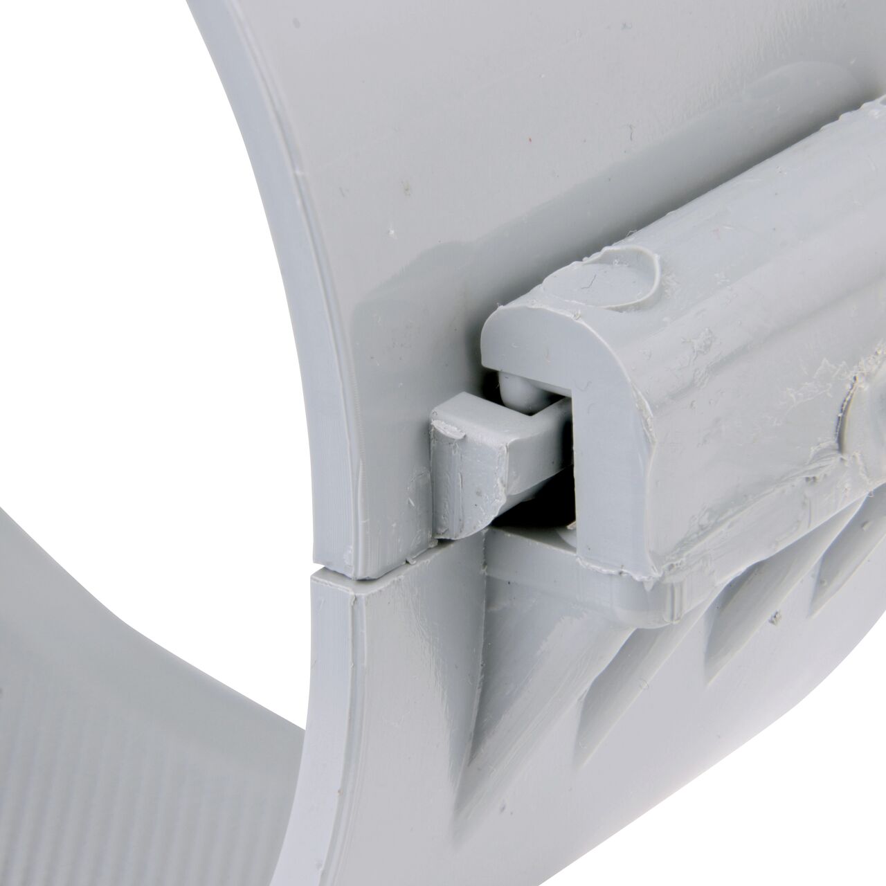Closeup of the hinge closed on the NDS Clamp-It™ Rigid PVC Saddle for 4 in. PE pipe with 3/4 in. FPT connection on top (NDS 344007P)