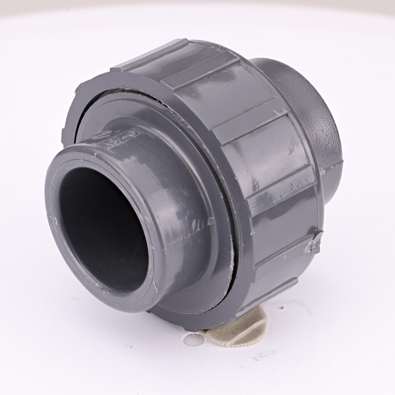 The NDS 1 in. PVC Union connects two 1 in. IPS pipes to create a leak-resistant connection without the need for traditional glued sealant (NDS U2-1000-S)