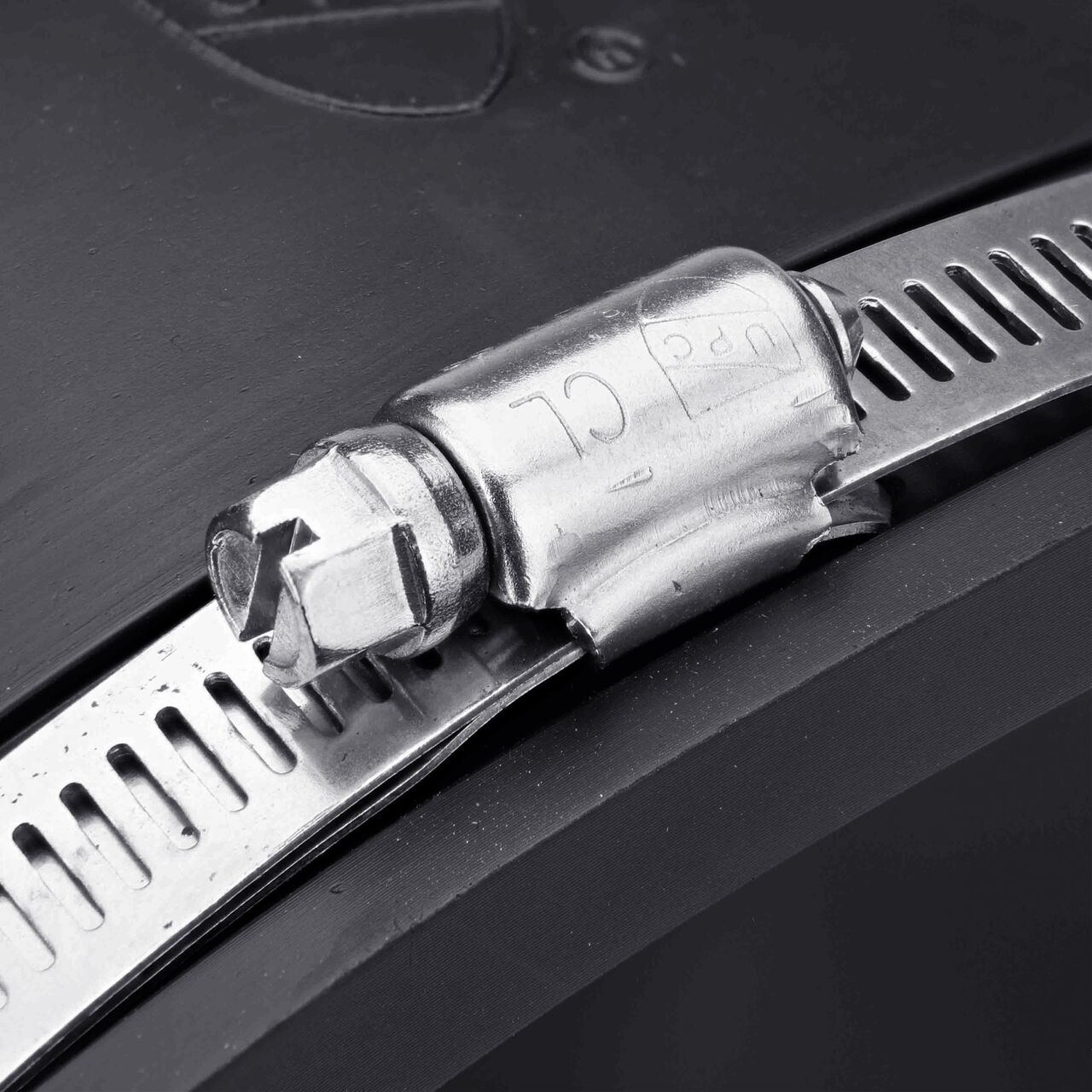 The clamps on the NDS 8 in. X 6 in. flex coupling for cast iron/sewer and drain or DWV/copper/steel/lead pipes can be tightened with screwdriver, 5/18 in. nut driver or socket to 60 inch-lbs. torque (NDS 56-86)