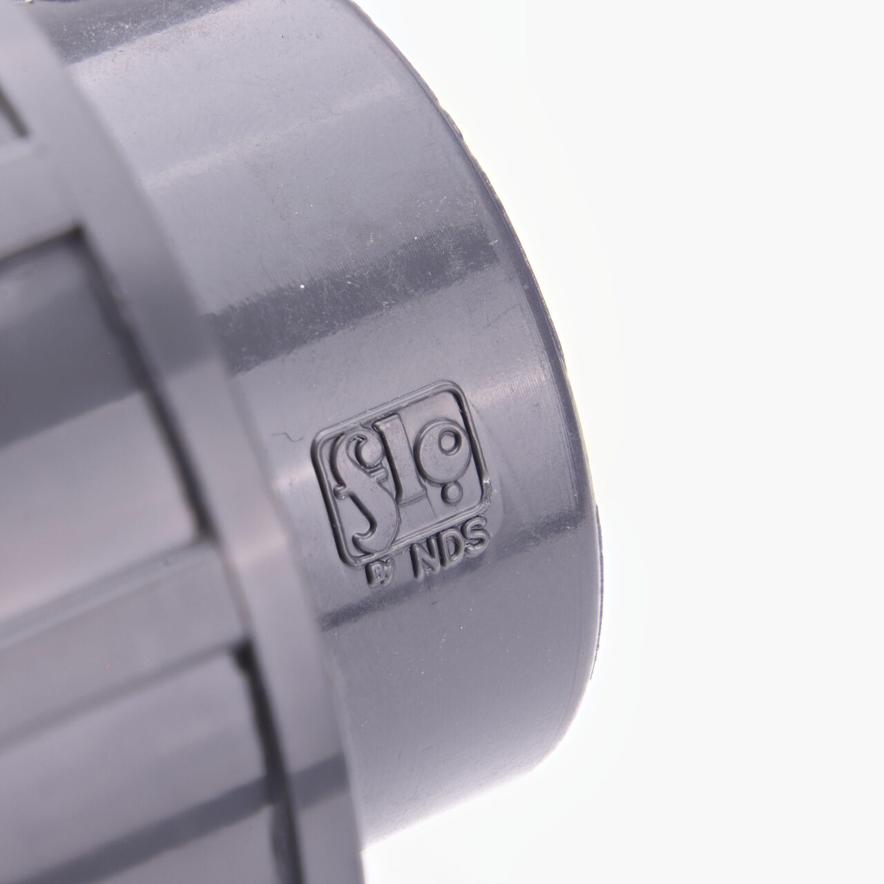 Closeup view of the NDS 1-1/4 in. PVC FPT Union shows each end is labeled that it connects to 1-1/4 in. Schedule 80 pipe for residential, commercial, and industrial applications (NDS U-1250-T)