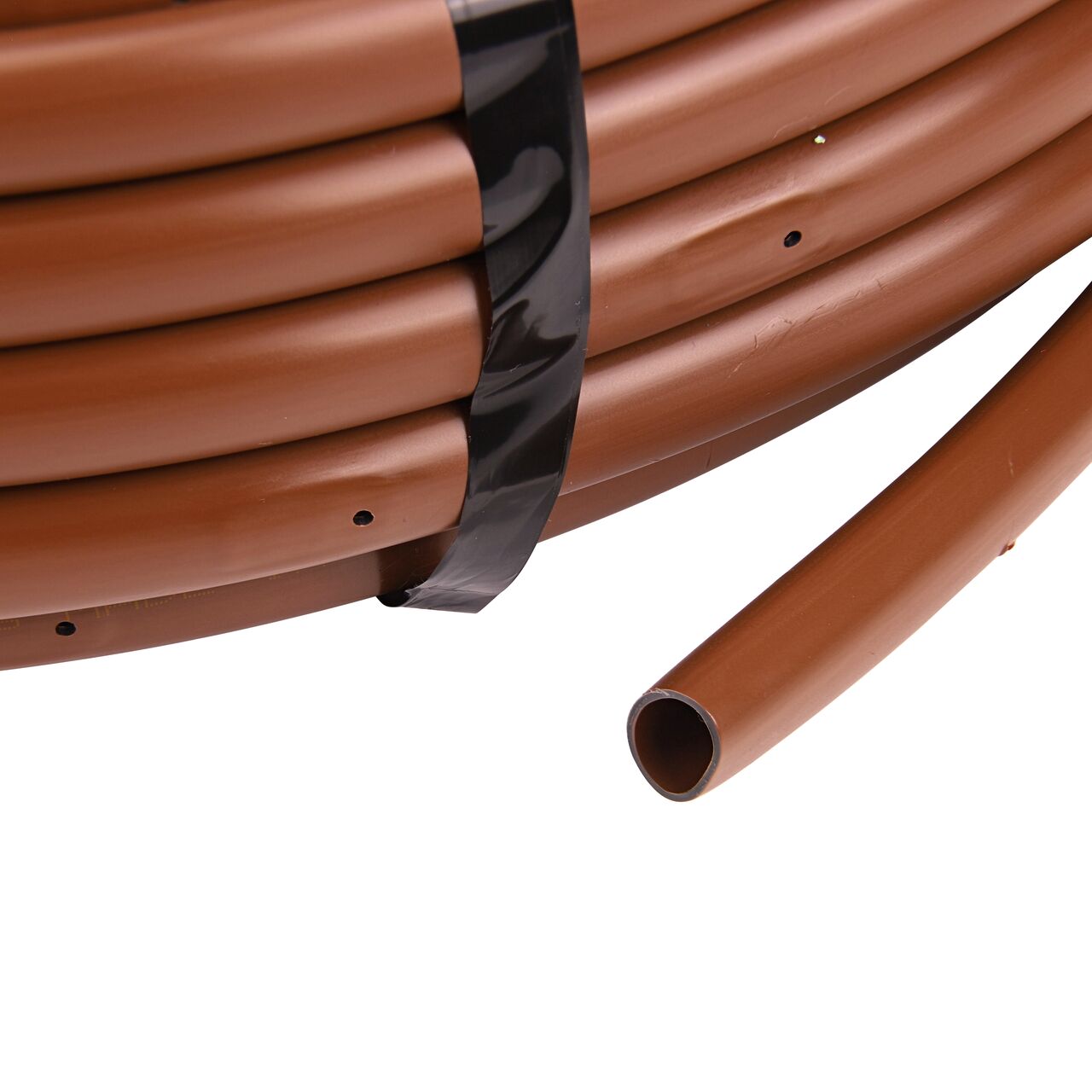 Closeup of the center end to show how to pull out the dripline of the NDS 100 ft. 17mm Dura Flo™ Dripline (NDS SFCV-BR-6412-01S, NDS BR-17212-01)