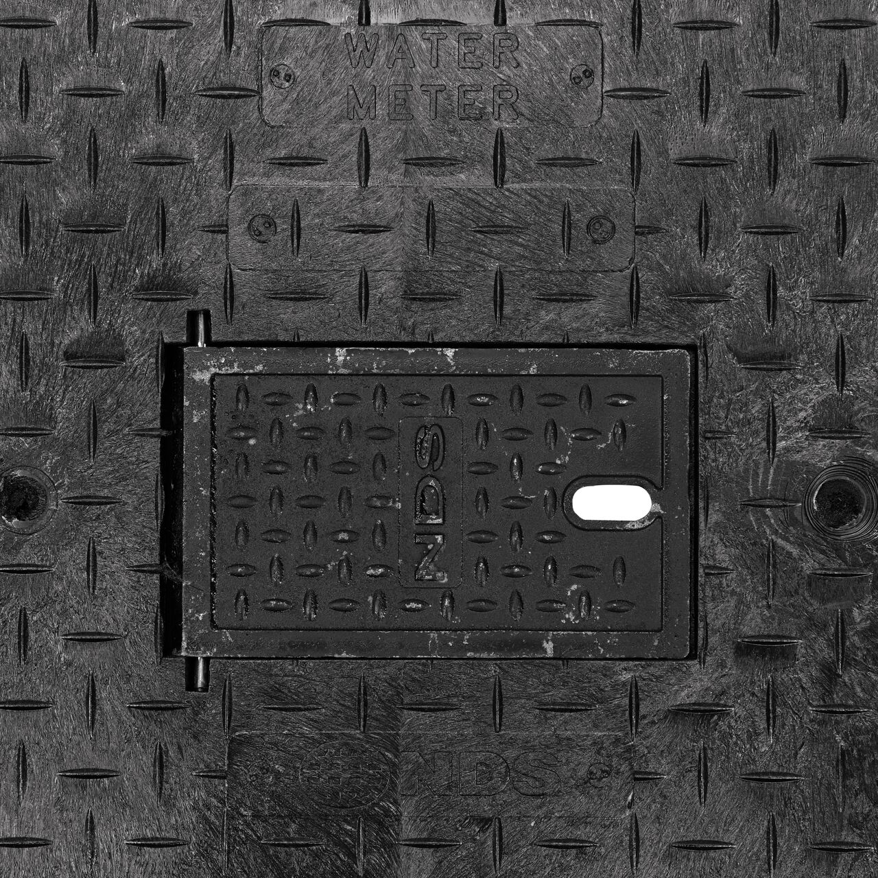 Closeup view of the latching system on the Black NDS 17 in. X 30 in. Rectangular Pro Series Meter Box (NDS 126BCDMCIFB) for securing meter lid or cover to the meter box