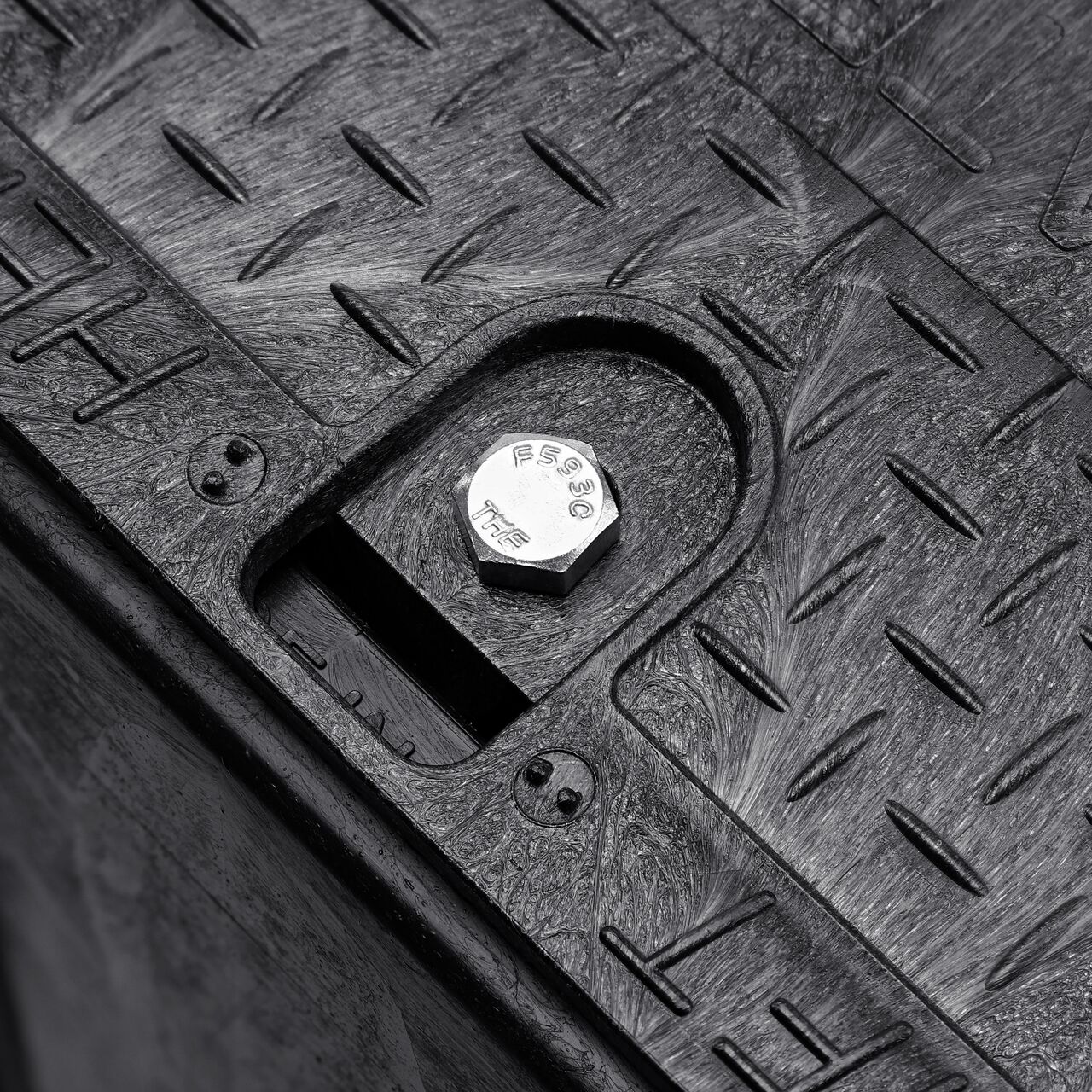 Closeup view of the inside reinforced edges on the NDS 14 in. X 19 in. Rectangular Pro-Spec® Series Valve Box and Cover (NDS 313BCBWBLK)