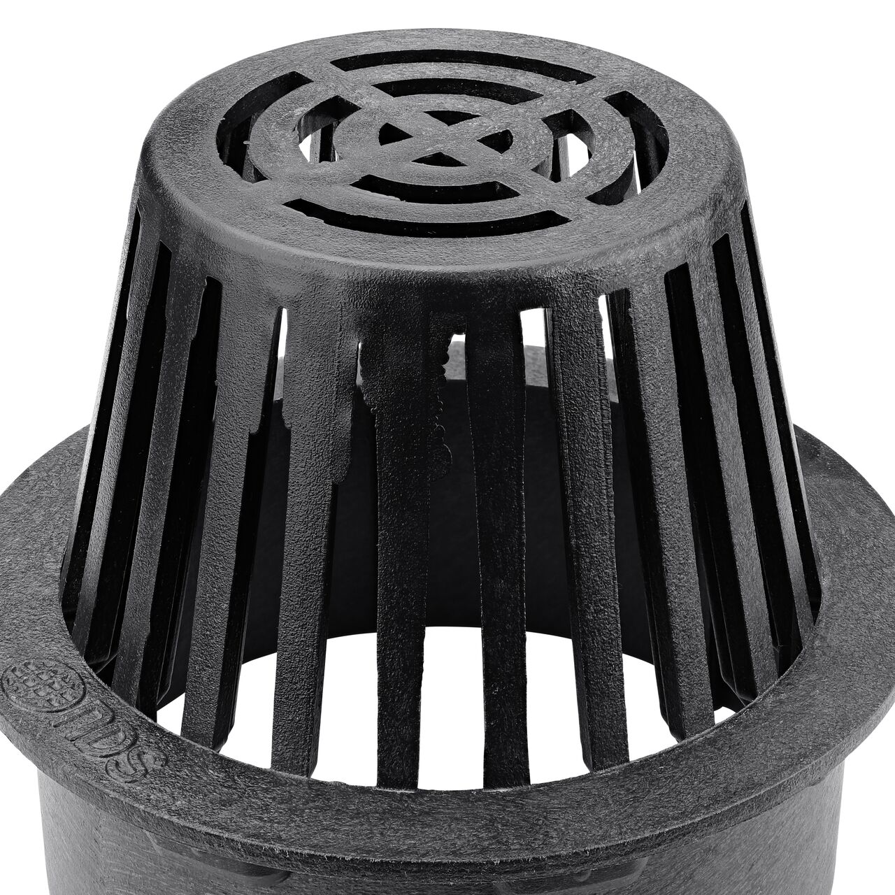 Closeup of the grate pattern of the NDS Black Plastic 6 in. Atrum Grate (NDS 90)