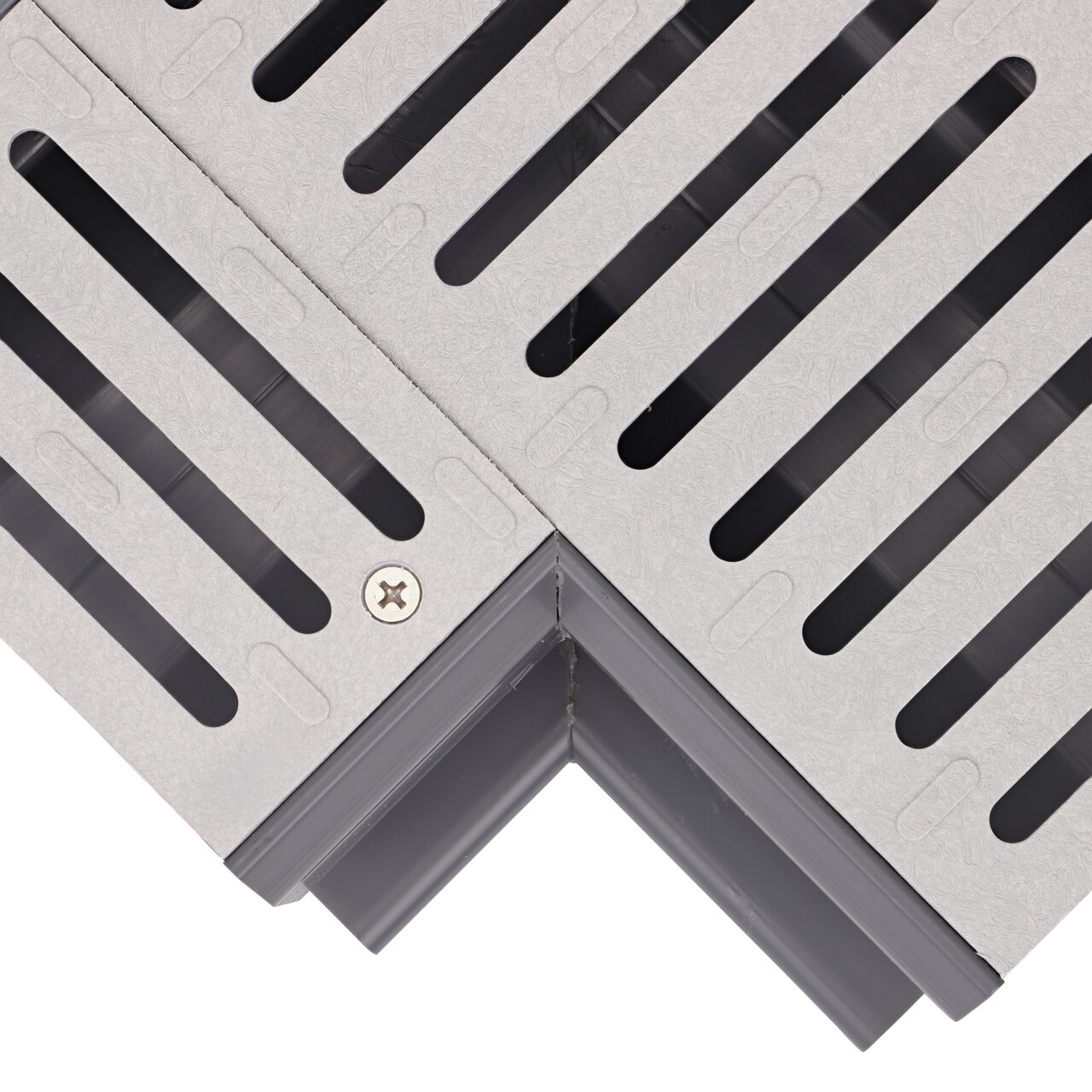 Closeup topdown view of the 90 degree angle of the elbow section on the grate of the Spee-D® Channel Drain 90° Elbow and Grate (NDS 2381, 2381*)