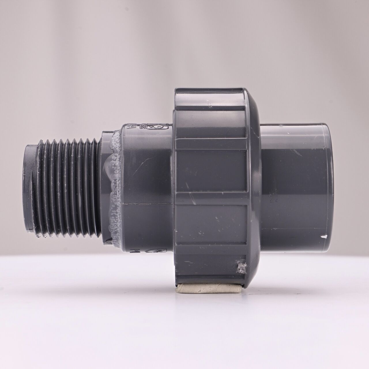 Side view of PVC Union, 1 in. Sch. 80 FPT X MPT showing two threaded ends that slide onto Sch. 80 pipe ends (NDS U-1000-TM)