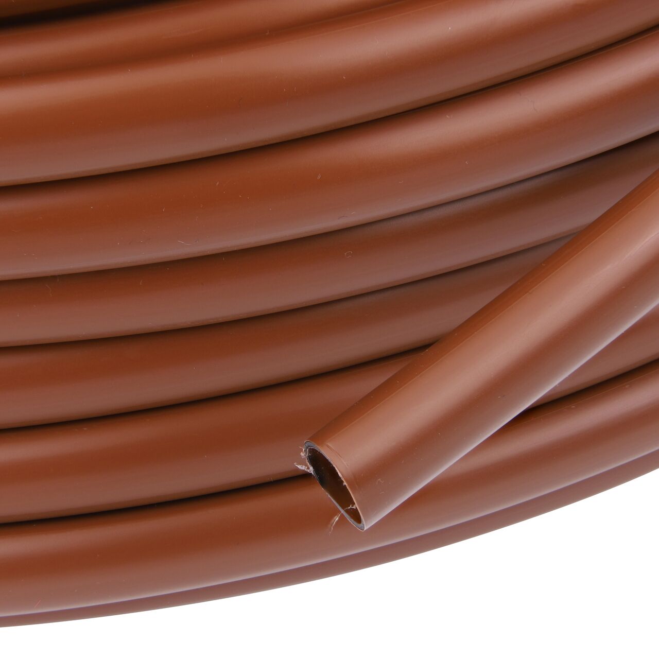 Closeup of the end to show how to pull out the dripline of the NDS 500 ft. 17mm Dura Flo™ Dripline (NDS SFCV-BR-6412-05S, NDS SFCV-BR-6418-05S, NDS SFCV-BR-6218-05S, NDS SFPC-BR-17212-05S, NDS SFPC-BR-17412-05S, NDS SFPC-BR-17218-05S)