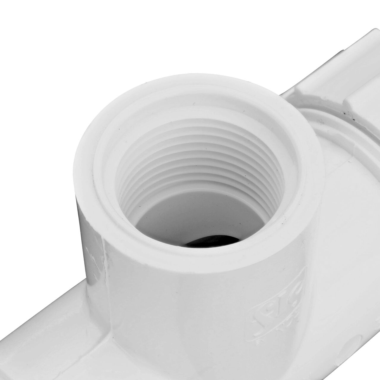 Closeup view of the NDS 3/4 in. IPS UC X FPT Compression Tee showing the FPT threaded end that connects to MPT pipe and adds a "T" intersection to create a lateral branch in your flow system (NDS CPT-0750-T)