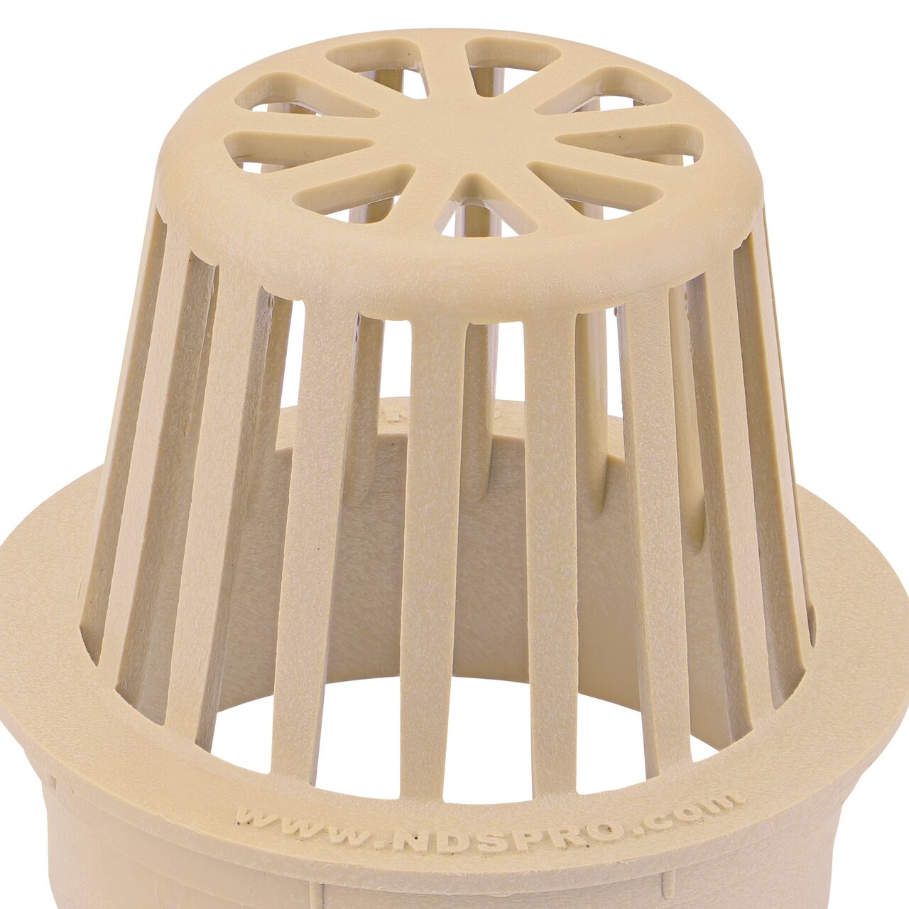 Closeup of the grate pattern of the NDS Sand Plastic 4 in. Atrum Grate (NDS 78S)