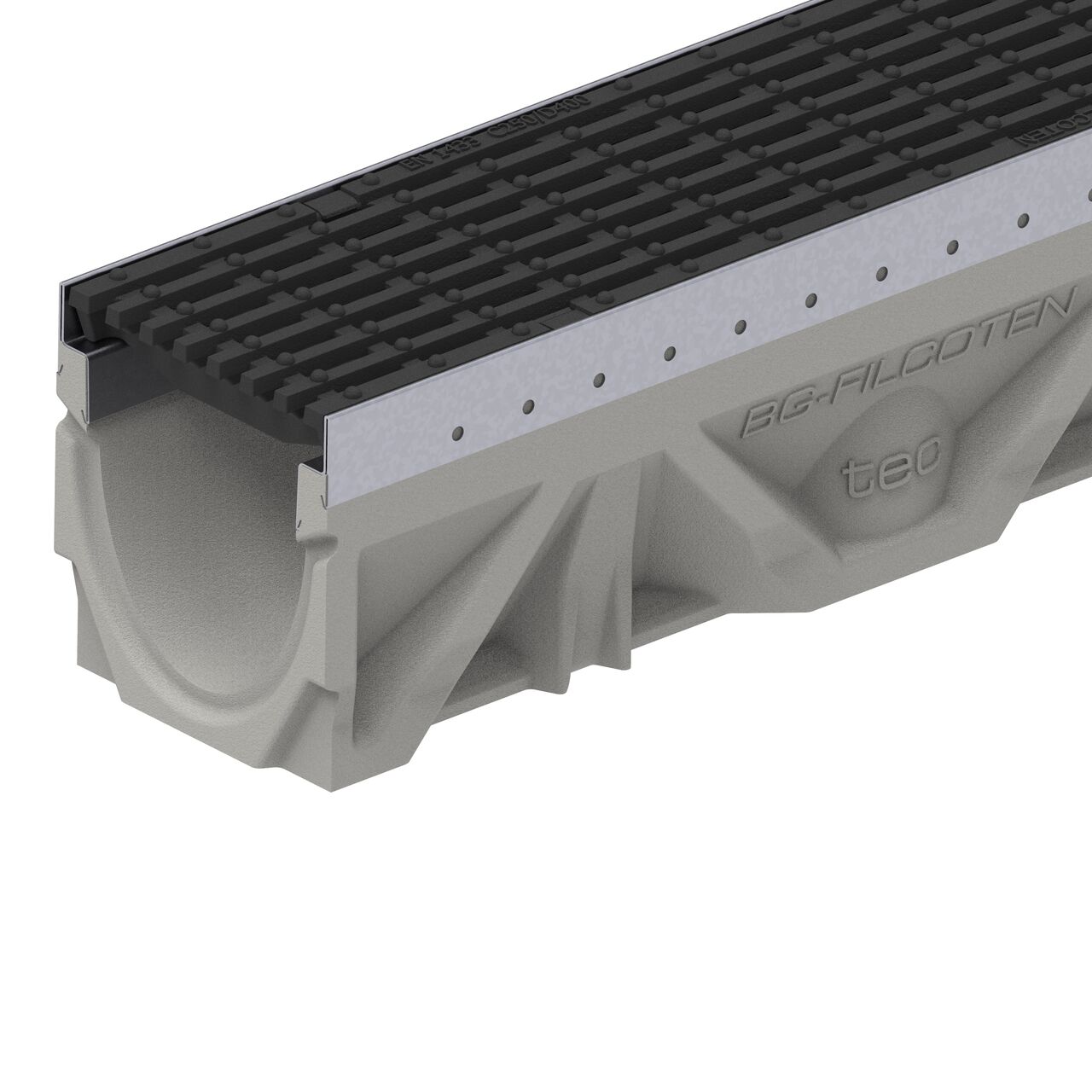 Closeup view of the class D bar design ductile iron BG-FILCOTEN® 100 Trench Drain Grate (NDS 17010110) installed on the BG-FILCOTEN® 100 Trench Channel Drain with female end showing