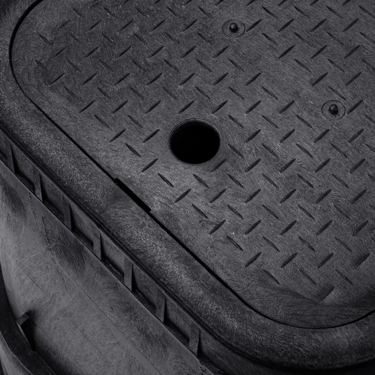 Closeup view of the outside reinforced edges on the NDS 14 in. X 19 in. Rectangular Standard Series Meter Box (NDS D1800-DISB)