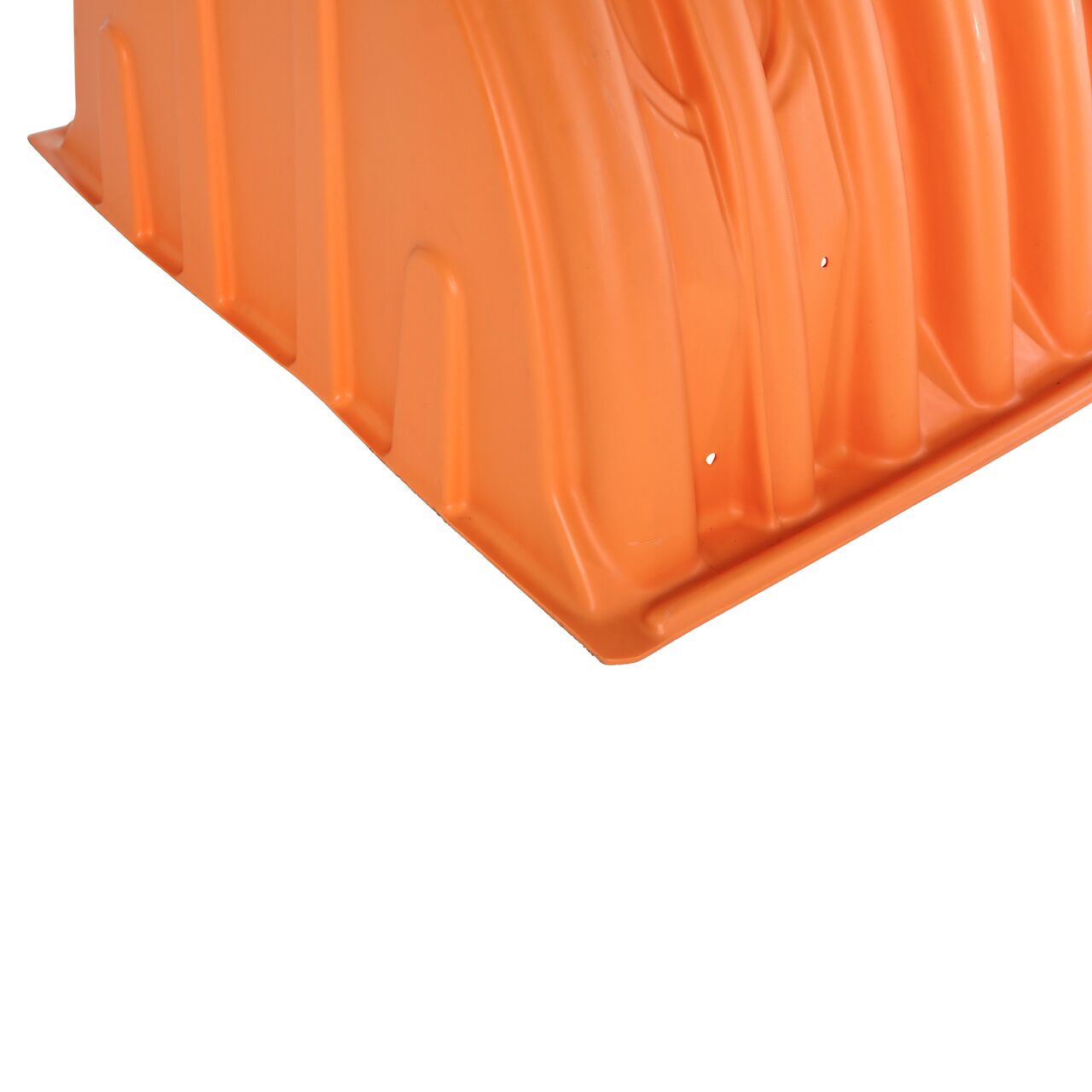 Closeup of the lipped corner on the foot of the NDS StormChamber 18 in. Start unit (NDS SC-1820-S-O)