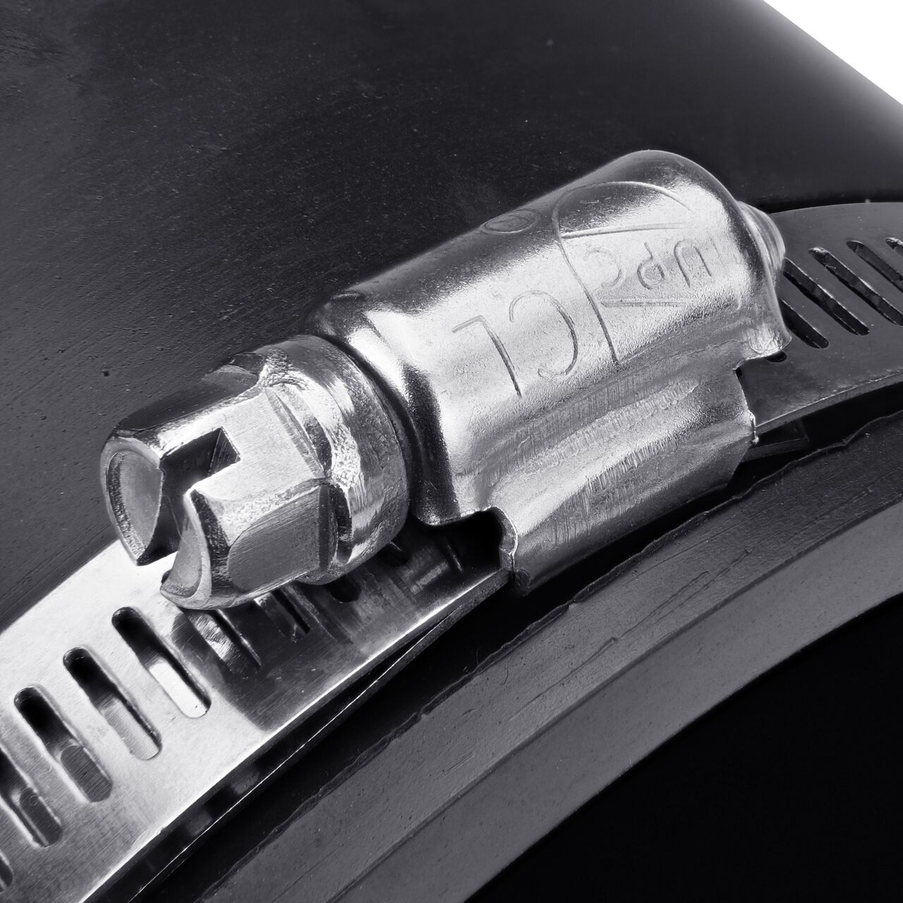 The clamps on the NDS 4 in. X 3 in. flex eccentric coupling for cast iron/sewer and drain or DWV/copper/steel/lead pipes can be tightened with screwdriver, 5/14 in. nut driver or socket to 60 inch-lbs. torque (NDS 56-E43)