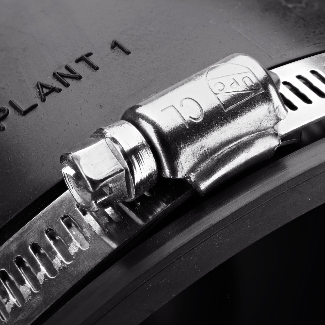 The clamps on the NDS 6 in. X 4 in. flex eccentric coupling for cast iron/sewer and drain or DWV/copper/steel/lead pipes can be tightened with screwdriver, 5/16 in. nut driver or socket to 60 inch-lbs. torque (NDS 56-E64)