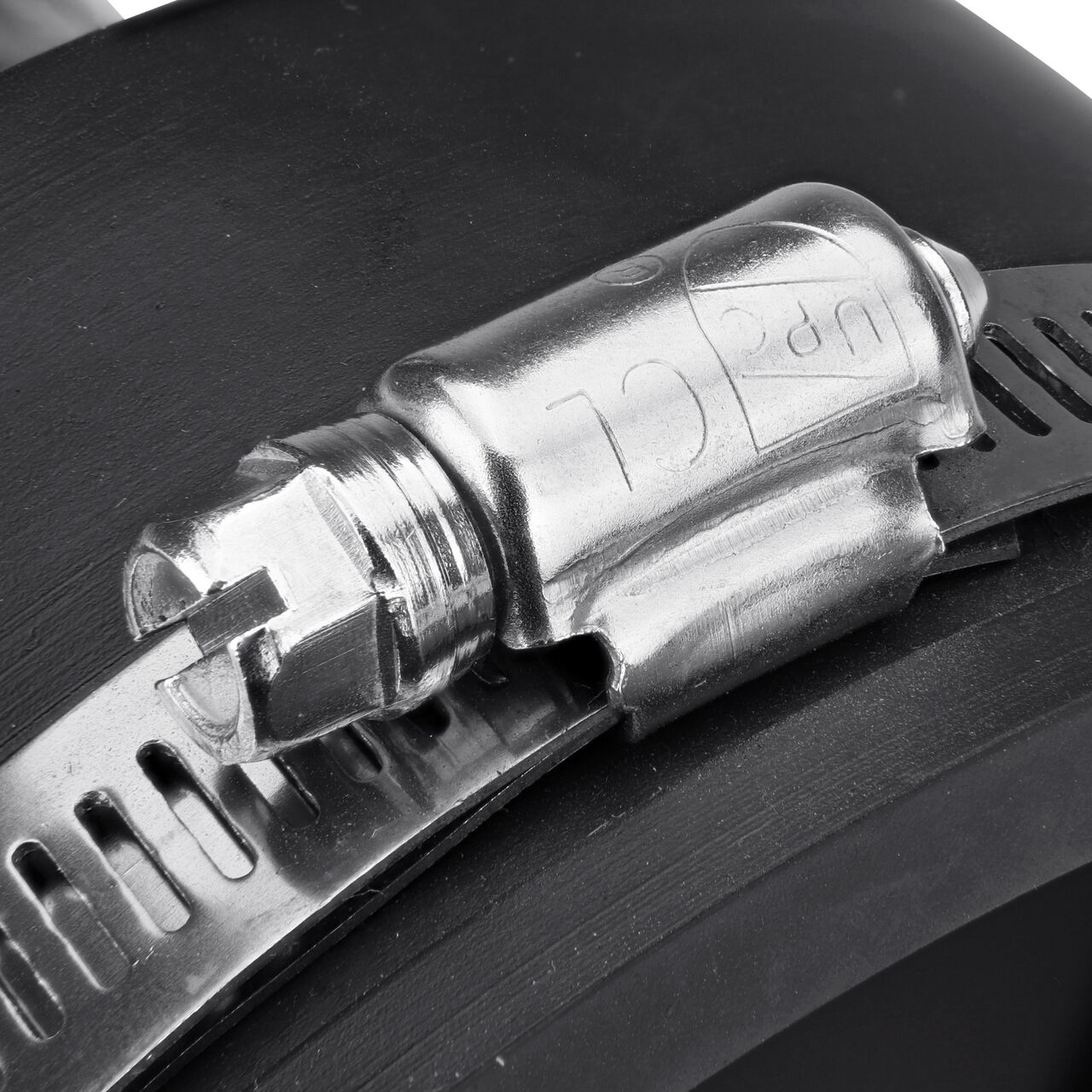 The clamps on the NDS 4 in. X 2 in. flex coupling for cast iron/sewer and drain or DWV/copper/steel/lead pipes can be tightened with screwdriver, 5/16 in. nut driver or socket to 60 inch-lbs. torque (NDS 56-42)