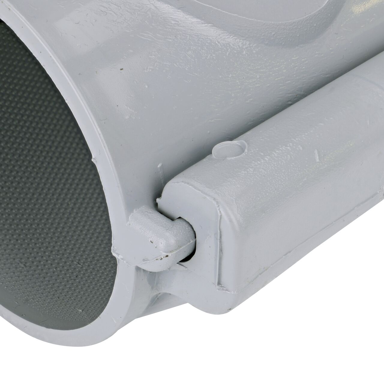 Closeup view of the hinge on the 3 in. NDS Flo-Tap™ Rigid PVC saddle with 3/4 in. socket or 1 in. spigot in the closed position  (NDS 3130)