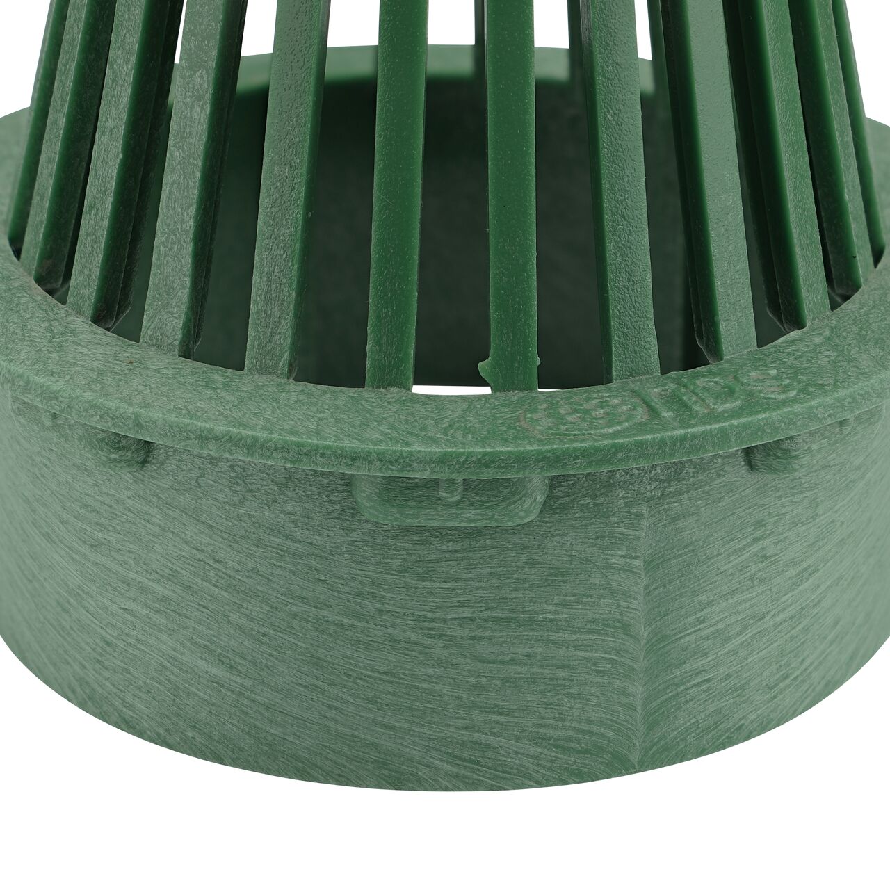 Closeup of the bottom of the NDS Green Plastic 6 in. Atrum Grate (NDS 80)