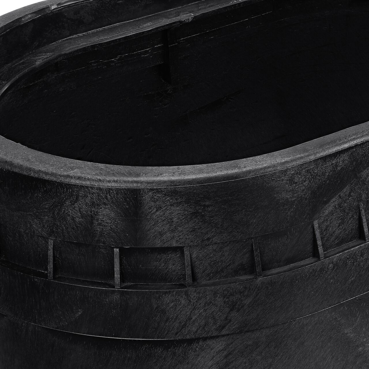 Closeup view of the outside reinforced edges on the NDS 8 in. X 14 in. Oval Standard Series Box (NDS M4-SG)