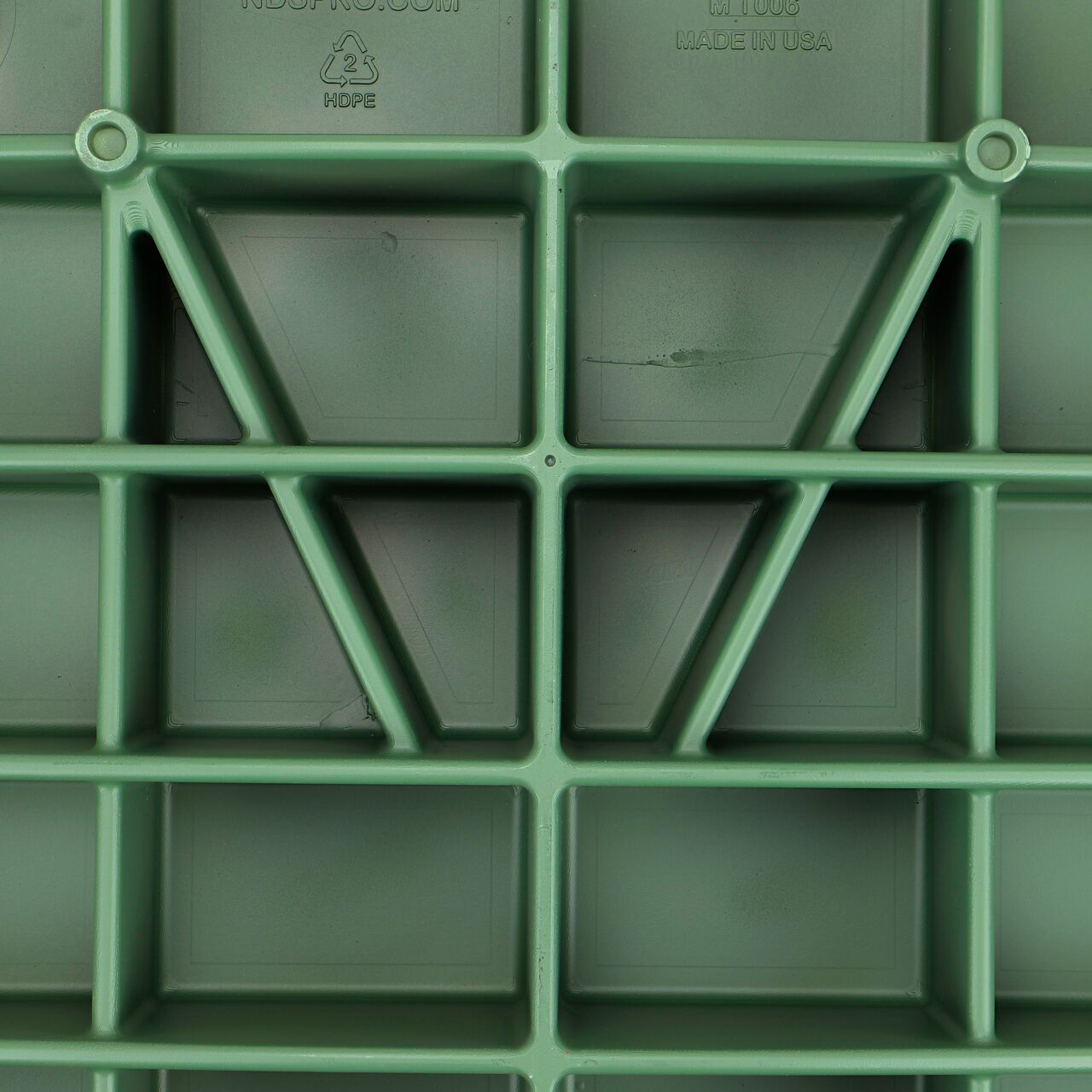 Closeup up view of the underside lid support on the NDS 17 in. X 30 in. X 24 in. Rectangular Pro-Spec® Series Telecom Box and Cover (NDS 327BCBT)