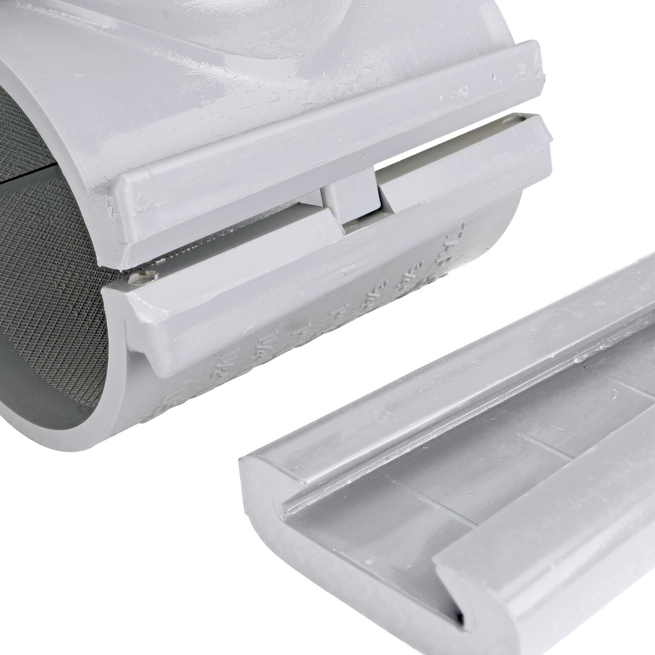 Closeup view of the patented wedge which unconnects on the 2-1/2 in. NDS Flo-Tap™ Rigid PVC saddle with 1-1/2 in. socket or 2 in. spigot for easy installation (NDS 3225)