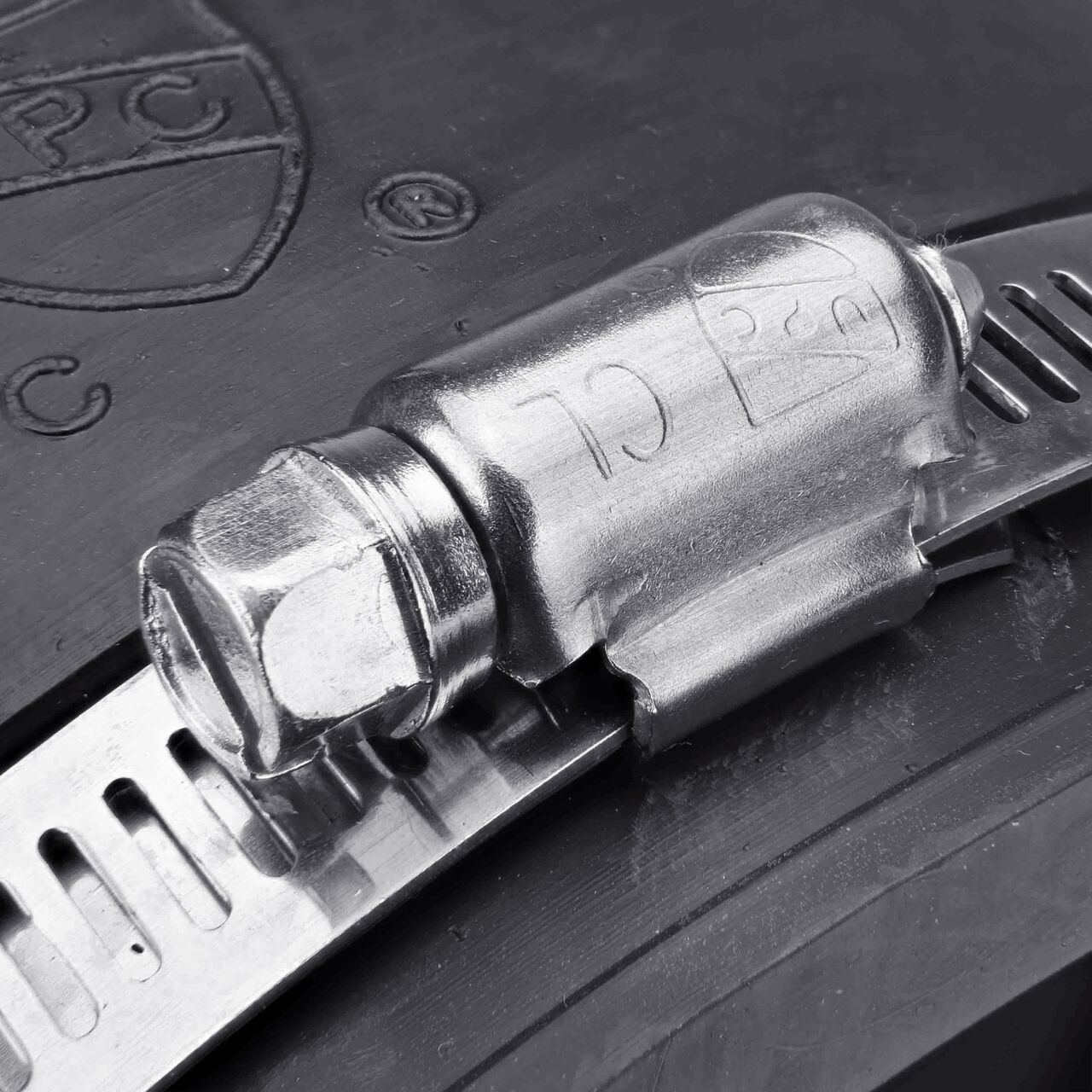 The clamps on the NDS 6 in. X 4 in. flex coupling for cast iron/sewer and drain or DWV/copper/steel/lead pipes can be tightened with screwdriver, 5/16 in. nut driver or socket to 60 inch-lbs. torque (NDS 56-64)