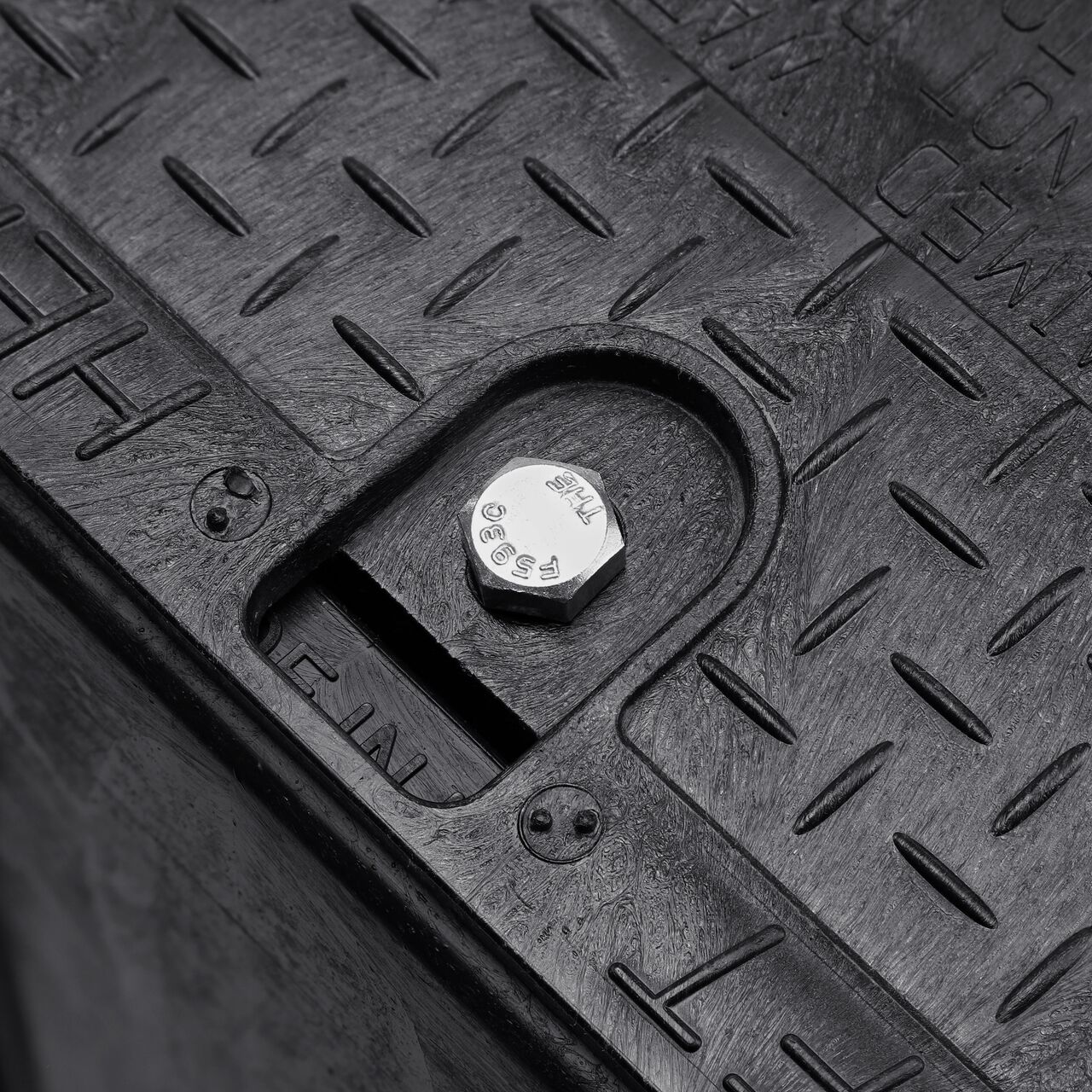 Closeup view of the inside reinforced edges on the NDS 14 in. X 19 in. Rectangular Pro-Spec® Series Valve Box and Cover (NDS 313BCBRBLK)