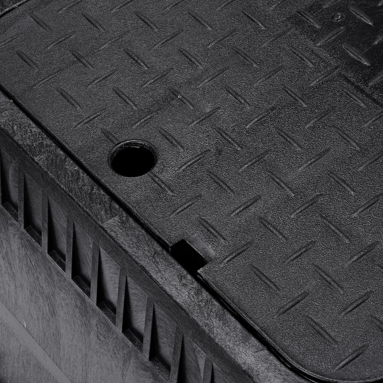 Closeup view of the inside reinforced edges on the NDS 14 in. X 19 in. Rectangular Standard Series Valve Box and drop-in AMR Cover (NDS D1500-DISBTR)
