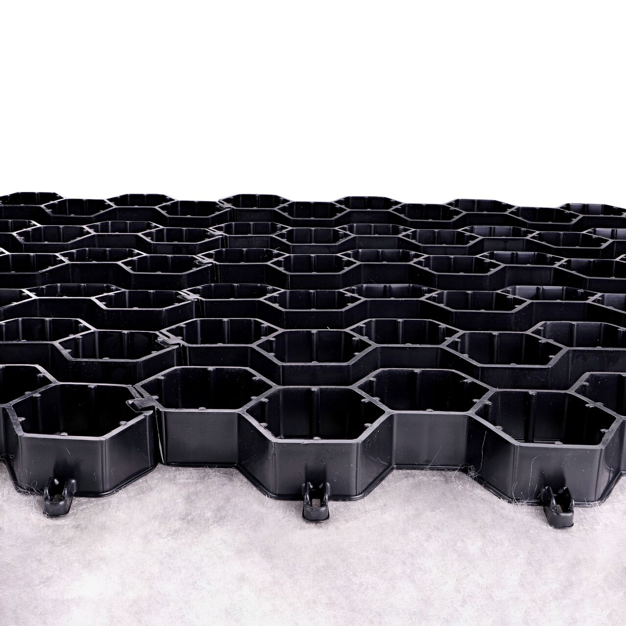 View of end connection point of the Black NDS EZ Roll® Gravel Paver (NDS GP4X150)