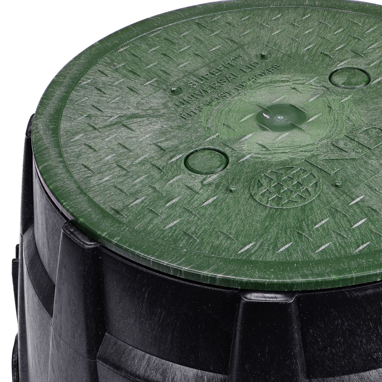Closeup of the flat side of the 10 in. SureFit Lid on a green box(NDS 10RND-UC)