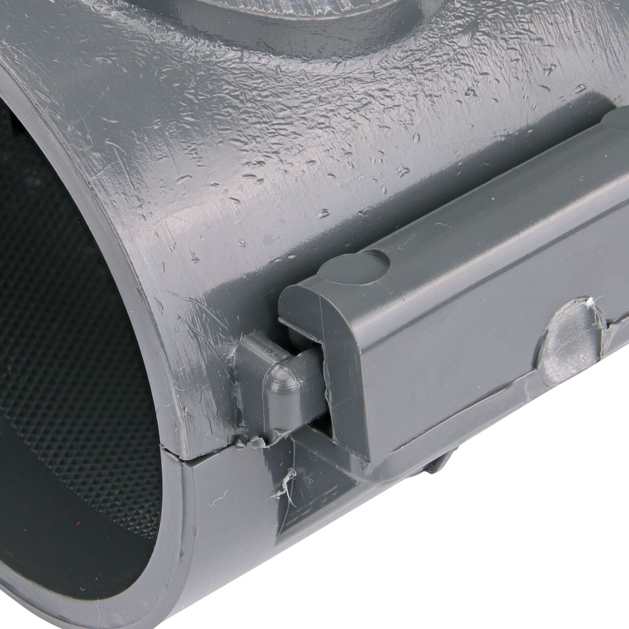 Closeup of the hinge closed on the NDS Clamp-It™ Rigid PVC Saddle for 2 in. PE pipe with 1 in. FPT on top (NDS 322010P)