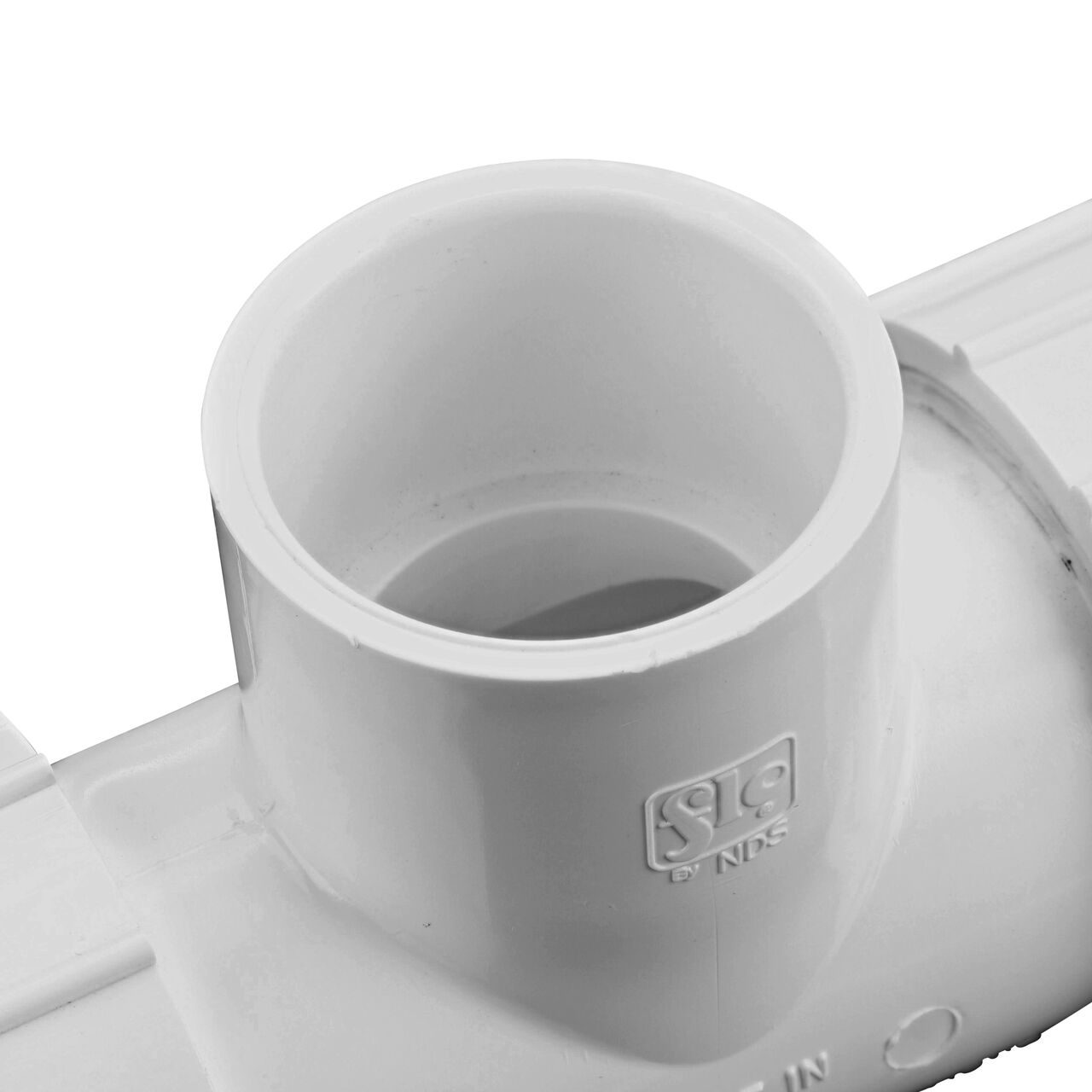 Closeup view of the NDS 1-1/4 in. IPS UC X FPT Compression Tee showing the slip end that connects to IPS pipe and adds a "T" intersection to create a lateral branch in your flow system (NDS CPT-1250-S)