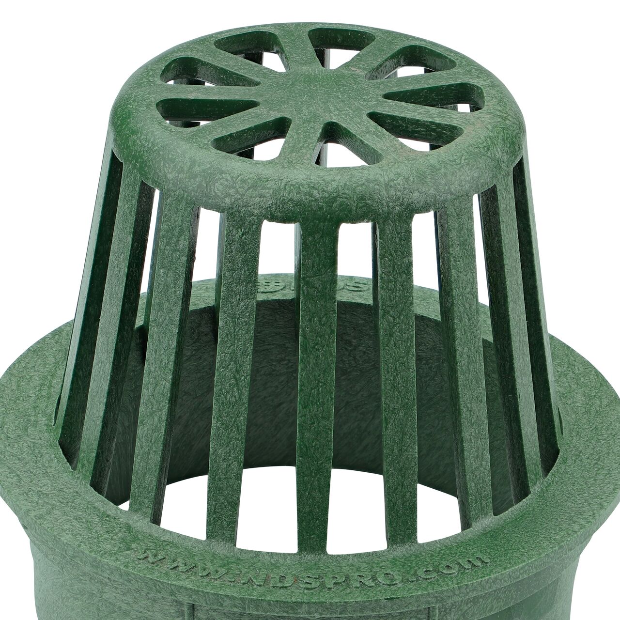 Closeup of the grate pattern of the  NDS Green Plastic 4 in. Atrum Grate (NDS 75)