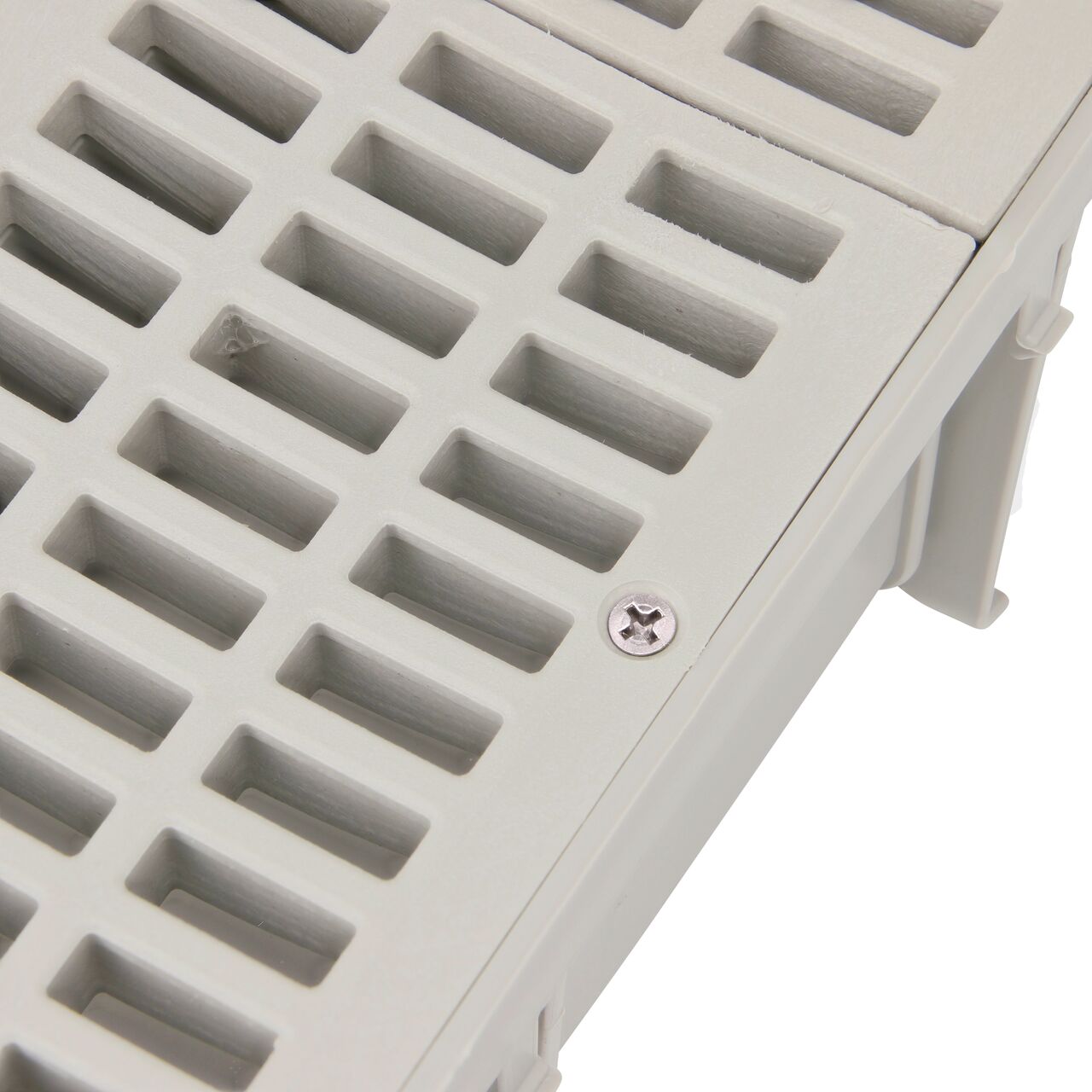 Closeup of #6 X 1-1/4 in. Phillips Flat Head Screw securing grate to 3 in. Pro Series channel (NDS 829)