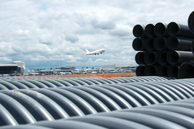 HP Storm as Planes Takes Off Seattle Tacoma Airport